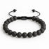 Schwarzes Lavastein-Armband in Nahaufnahme auf weißem Hintergrund – minimalistisches Design mit spiritueller Ausstrahlung